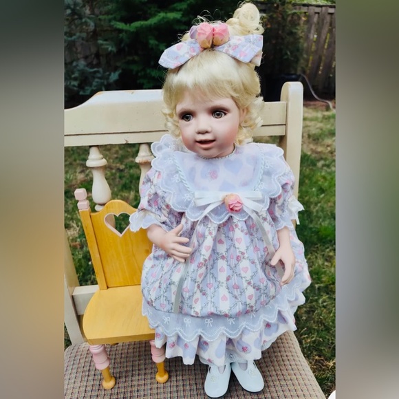 Ashton-Drake Georgetown
Collection Porcelain Doll - Ellie by
Jane Zidjunas - Picture 3 of 12